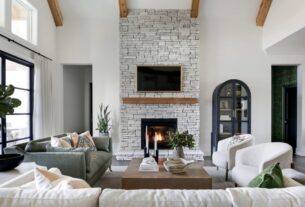 When Is the Right Time to Hire an Interior Designer for Your Living Room Renovation Project?