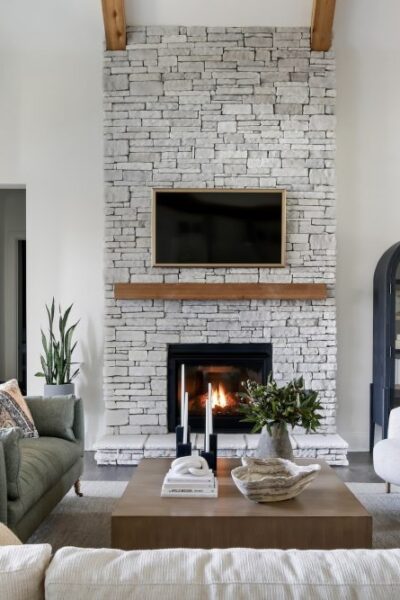 When Is the Right Time to Hire an Interior Designer for Your Living Room Renovation Project?